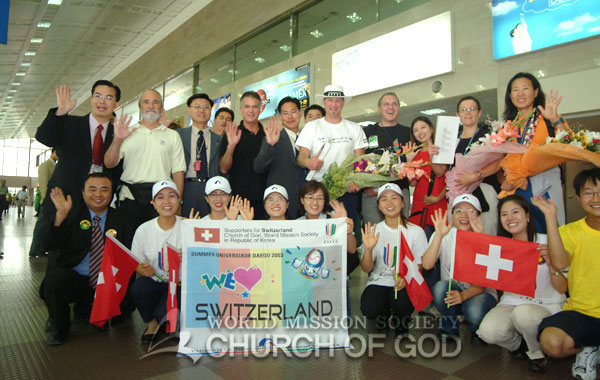 본국으로 돌아가는 선수들을 위한 환송식. "WE♡SWITZERLAND"